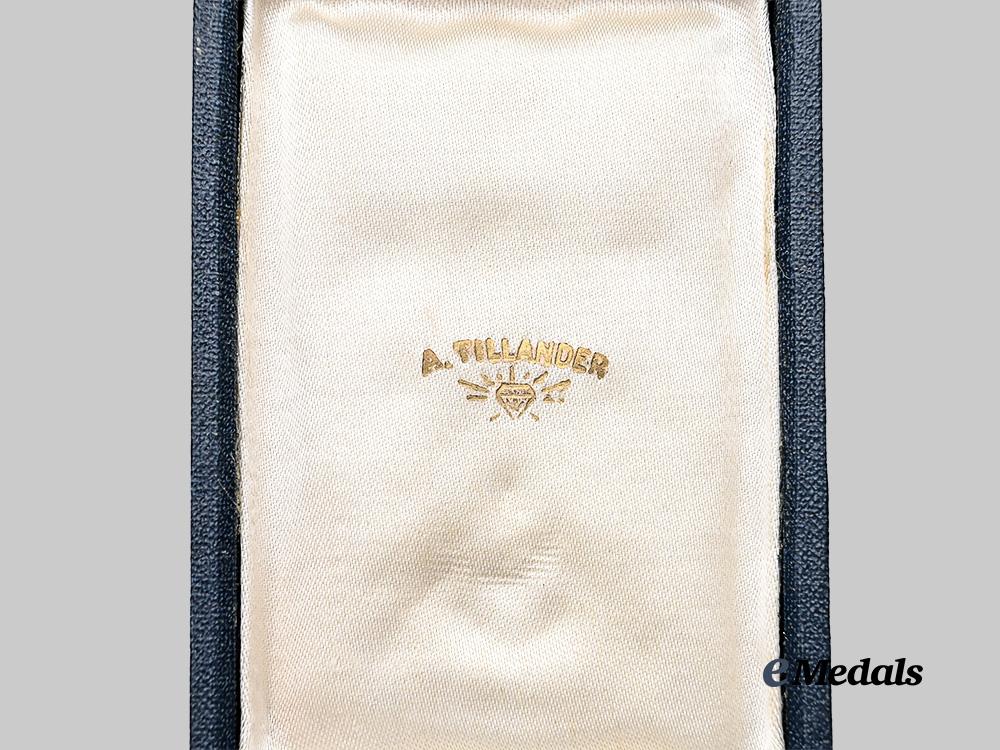 finland._an_order_of_the_white_rose,_knight,_in_case_e_medals__e_u24482_4