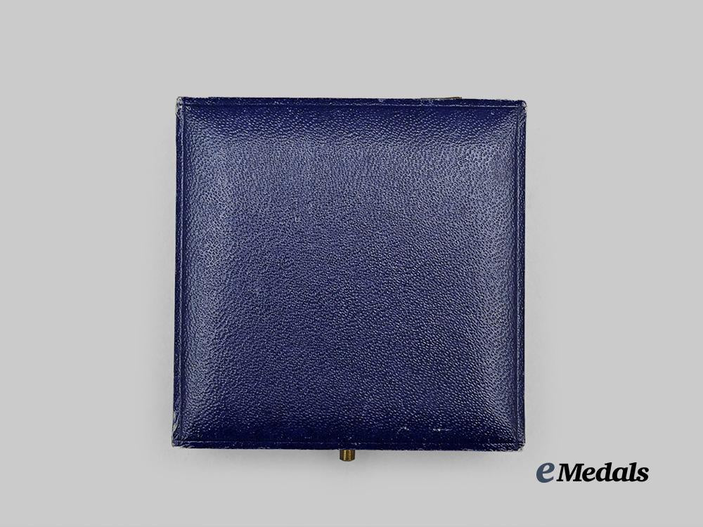 iceland._a_president_of_iceland’s_medal_of_honour,_in_case_e_medals__e_u24498_2