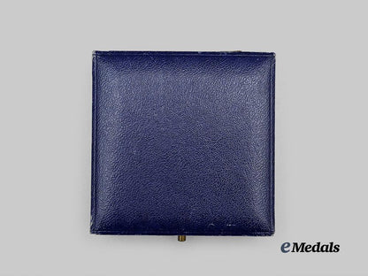 iceland._a_president_of_iceland’s_medal_of_honour,_in_case_e_medals__e_u24498_2