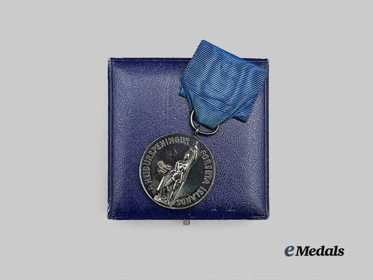 iceland._a_president_of_iceland’s_medal_of_honour,_in_case_e_medals__e_u24498_4