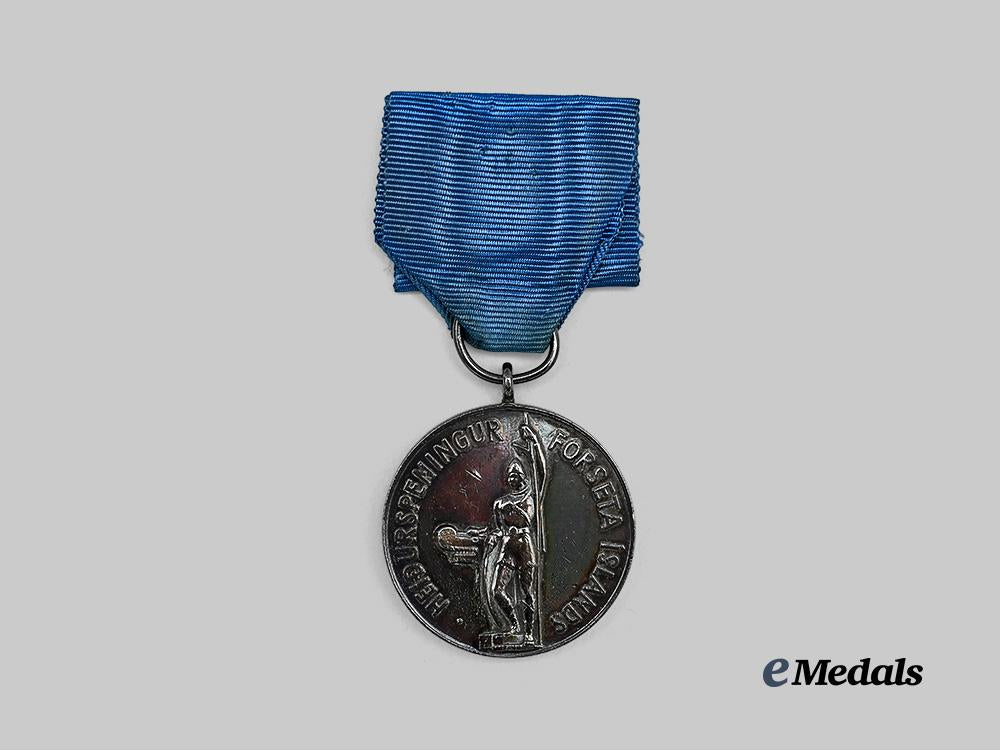 iceland._a_president_of_iceland’s_medal_of_honour,_in_case_e_medals__e_u24498_5