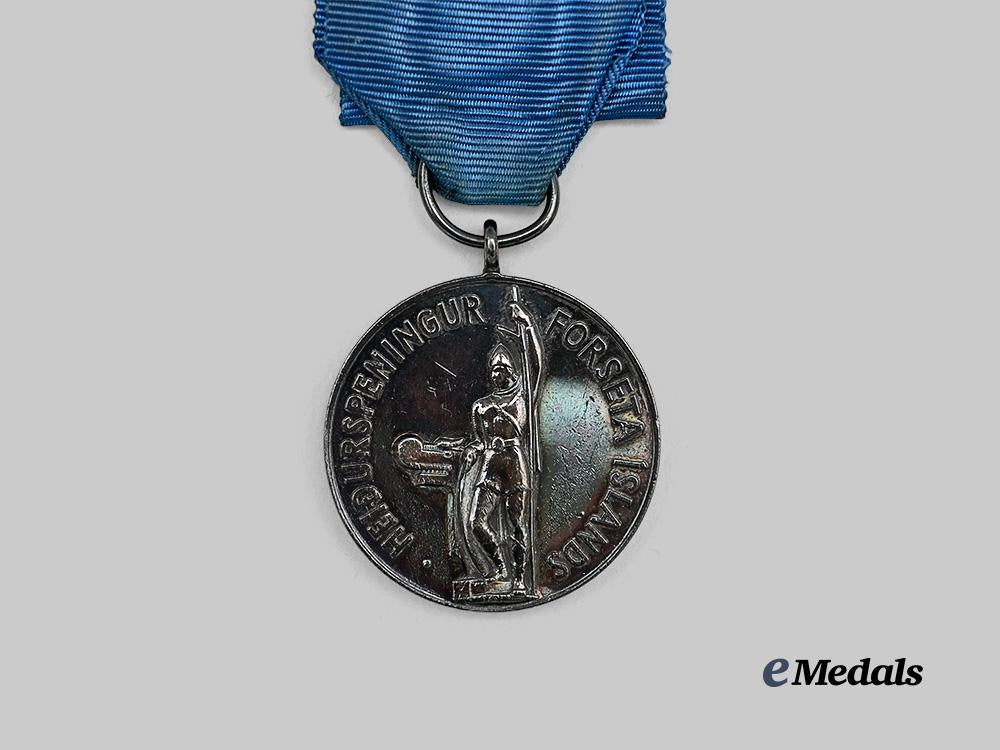 iceland._a_president_of_iceland’s_medal_of_honour,_in_case_e_medals__e_u24498_6