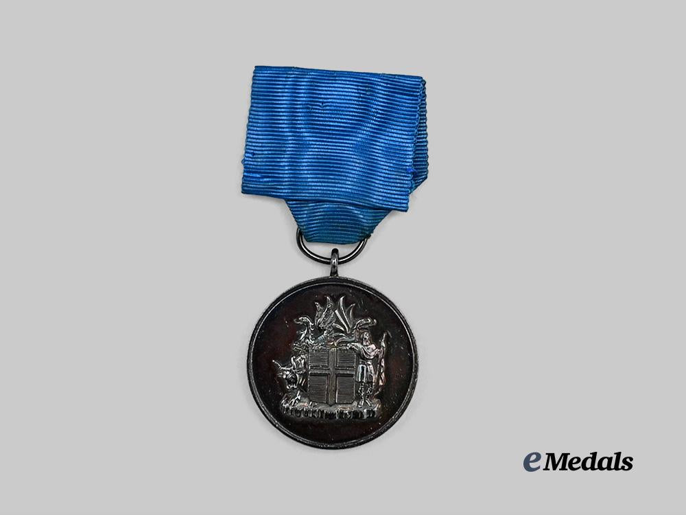 iceland._a_president_of_iceland’s_medal_of_honour,_in_case_e_medals__e_u24498_7