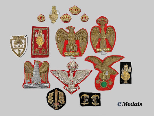 spain._a_lot_of_modern_reenactment_insignia_e_medals__e_u24520_2