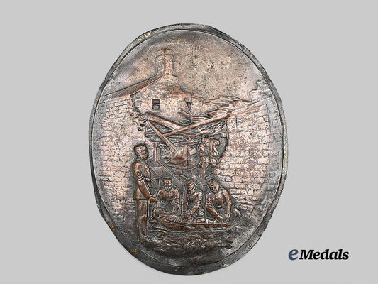 united_kingdom._a_war_memorial_wall_plaque_e_medals__e_u24528_2