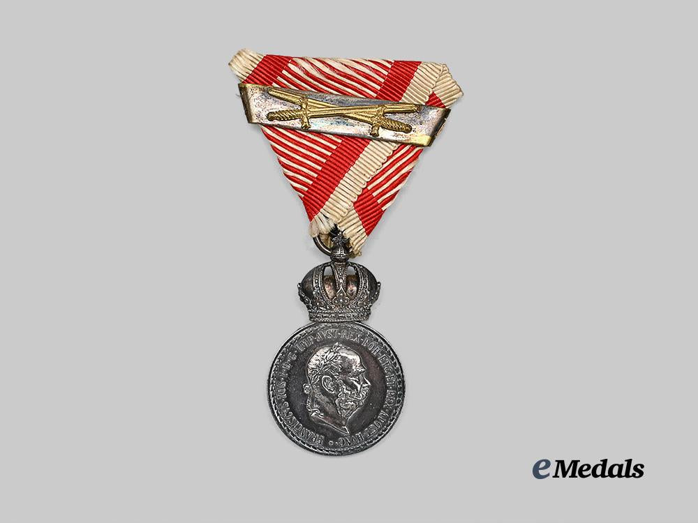 austria,_imperial._a_military_merit_medal,_silver_grade_with_swords_and_case,_by_rothe_e_medals__e_u24537_6