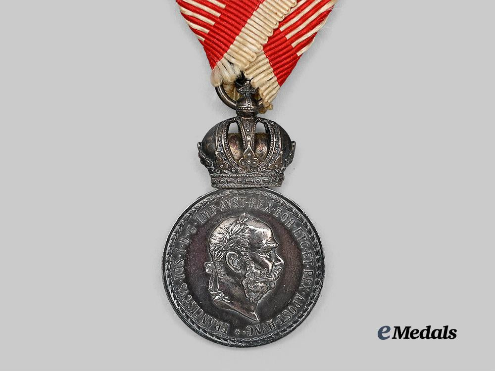 austria,_imperial._a_military_merit_medal,_silver_grade_with_swords_and_case,_by_rothe_e_medals__e_u24537_7