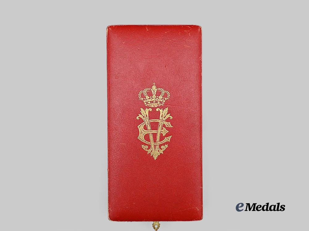 italy,_kingdom._an_order_of_the_crown,_grand_officer’s_set,_in_gold,_by_cravanzola_e_medals__e_u24544_2