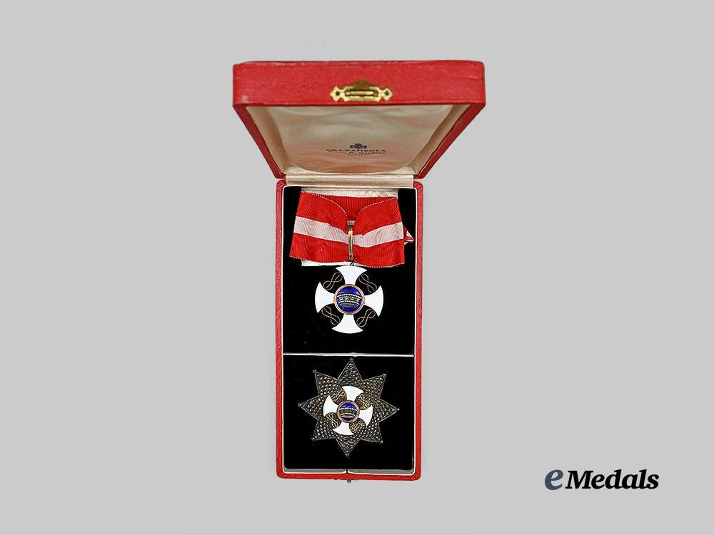italy,_kingdom._an_order_of_the_crown,_grand_officer’s_set,_in_gold,_by_cravanzola_e_medals__e_u24544_3