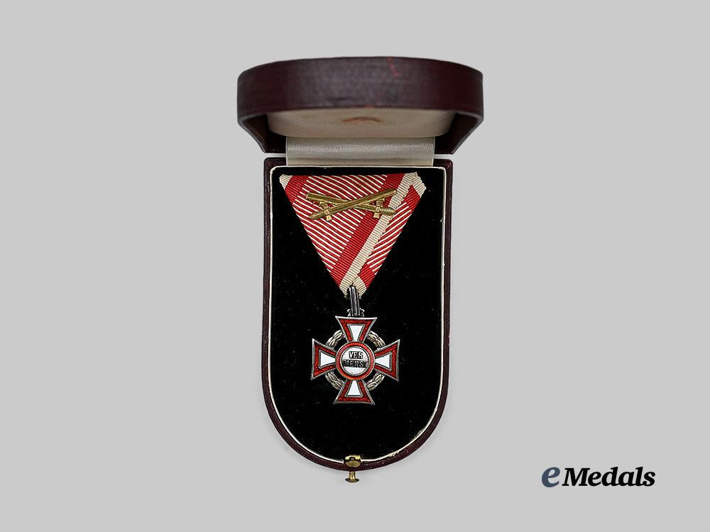 austria,_imperial._a_military_merit_cross,_i_i_i_class_by_a._e._kochert,_in_case,_c.1915_e_medals__e_u24546_3