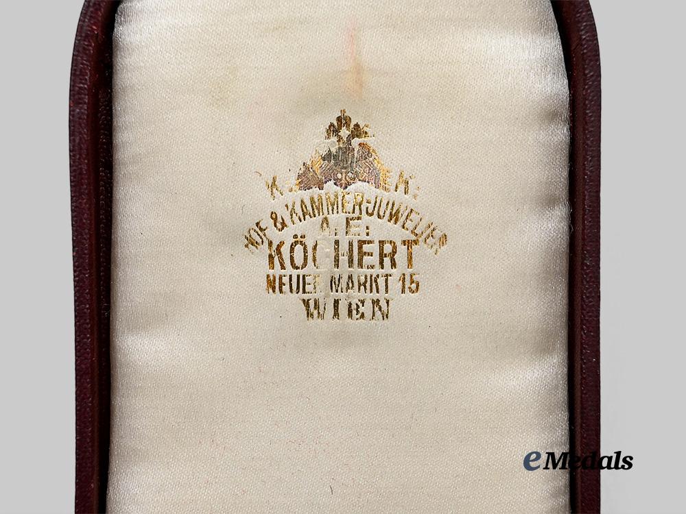 austria,_imperial._a_military_merit_cross,_i_i_i_class_by_a._e._kochert,_in_case,_c.1915_e_medals__e_u24546_4