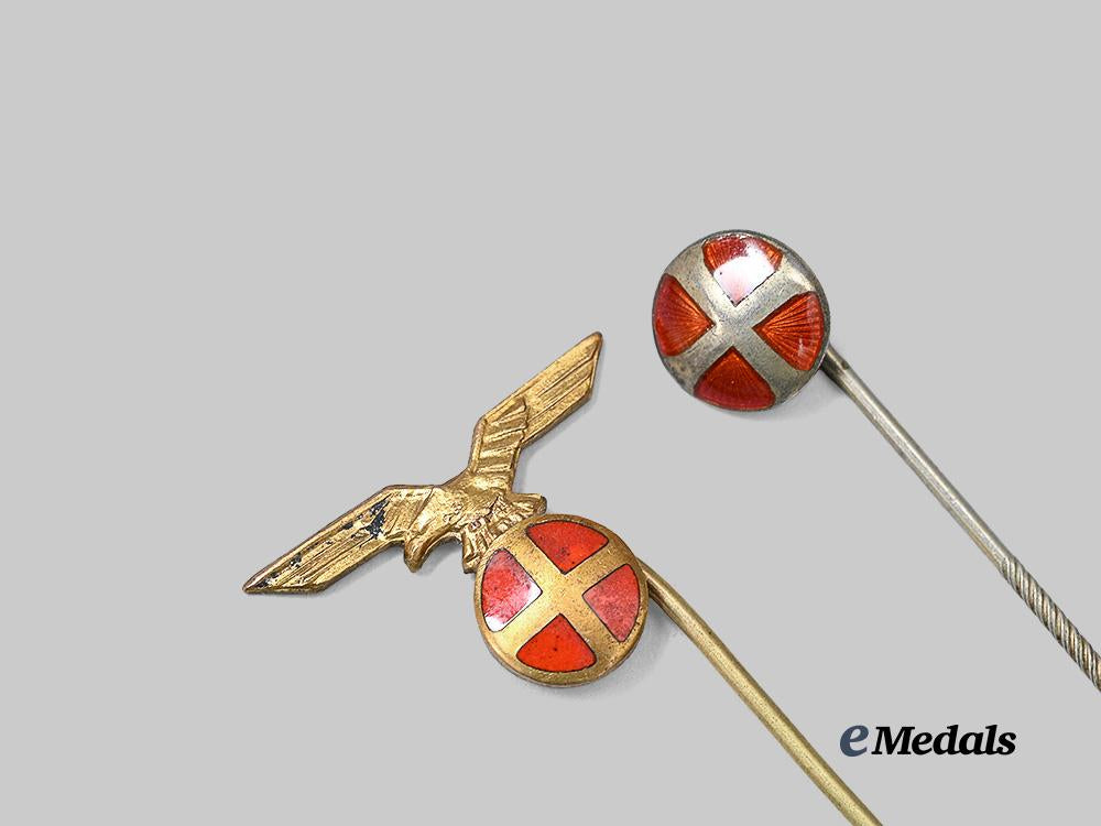 norway,_nasjonal_samling._a_pair_of_membership_pins_e_medals__e_u24573_3