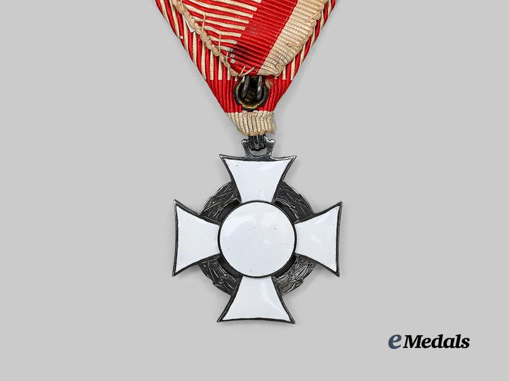 austria,_imperial._a_military_merit_cross,_i_i_i_class_by_rothe,_in_case,_c.1915_e_medals__e_u24584_9