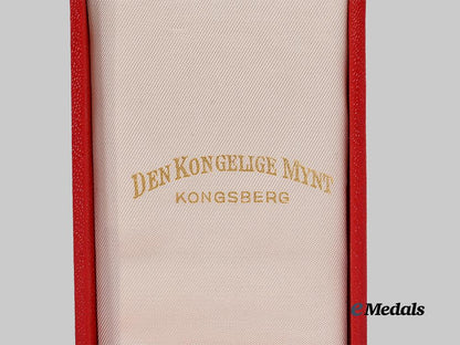 denmark,_kingdom._the_king’s_commemorative_medal,_i_i_class_with_crown,_in_case_e_medals__e_u24608_4