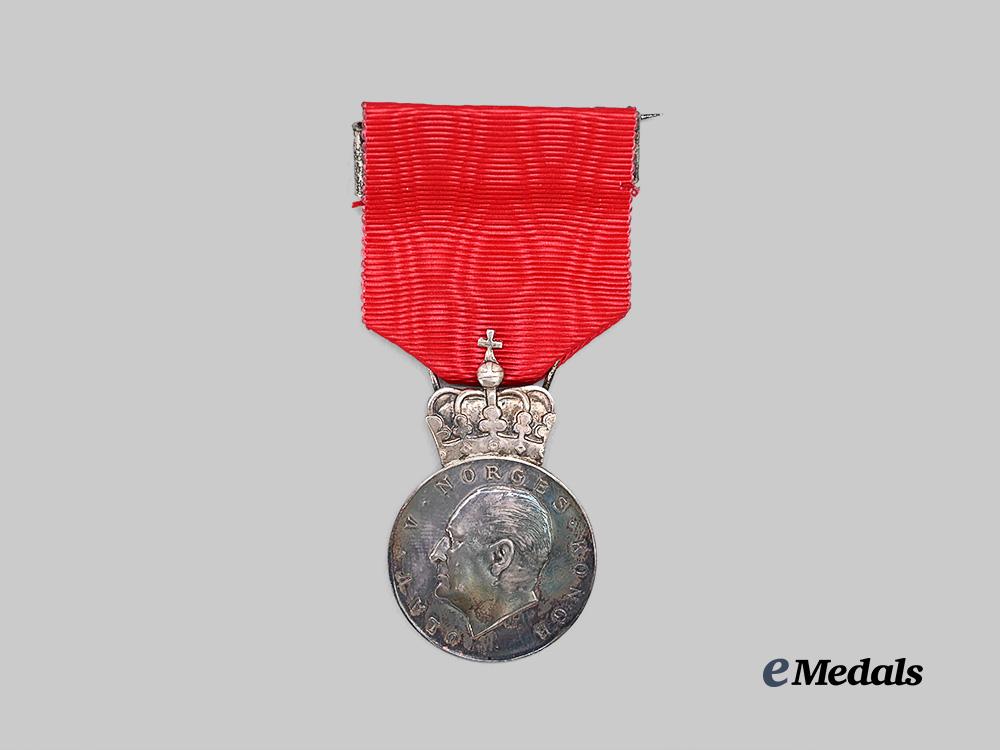 denmark,_kingdom._the_king’s_commemorative_medal,_i_i_class_with_crown,_in_case_e_medals__e_u24608_6