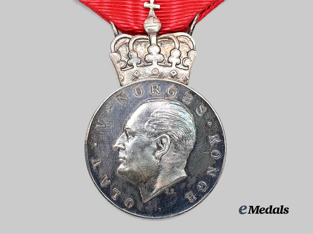 denmark,_kingdom._the_king’s_commemorative_medal,_i_i_class_with_crown,_in_case_e_medals__e_u24608_7