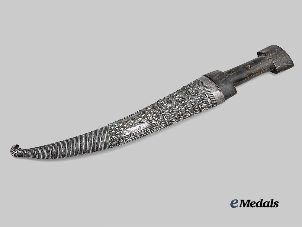 turkey,_ottoman_empire._an_ornate_silver_khanjar_dagger,_c.1850_e_medals__e_u24638_2
