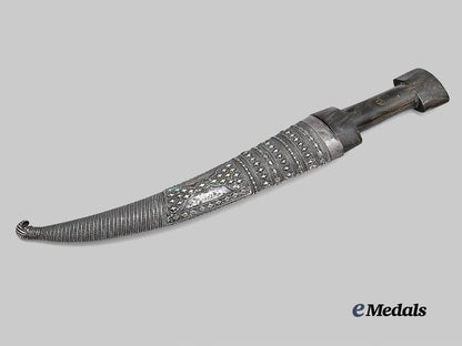 turkey,_ottoman_empire._an_ornate_silver_khanjar_dagger,_c.1850_e_medals__e_u24638_2