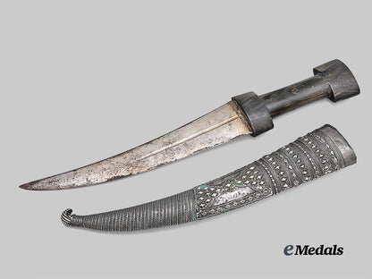 turkey,_ottoman_empire._an_ornate_silver_khanjar_dagger,_c.1850_e_medals__e_u24638_3