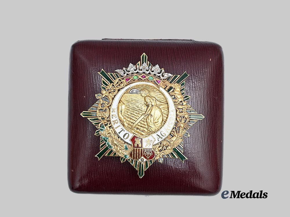 spain,_kingdom._an_order_of_agricultural_merit,_grand_cross_in_gold_and_diamonds_e_medals__e_u24655_5