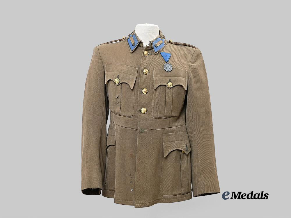 hungary,_kingdom._a_magyar_királyi_honvédség_zászlós/_ensign's_tunic,_by_karai_károly,_budapest_e_medals__e_u24679_2
