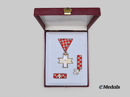 croatia,_republic._an_order_of_the_croatian_trefoil,_knight_in_case_e_medals__e_u24695_3