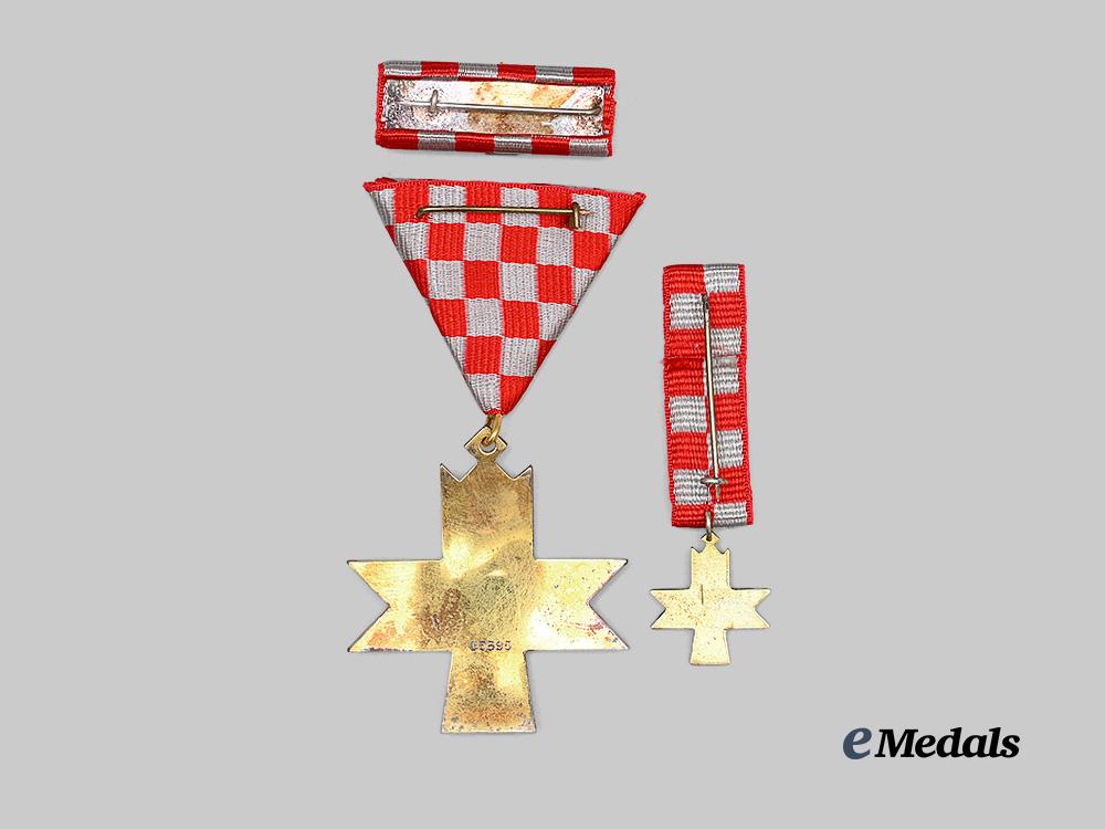 croatia,_republic._an_order_of_the_croatian_trefoil,_knight_in_case_e_medals__e_u24695_8