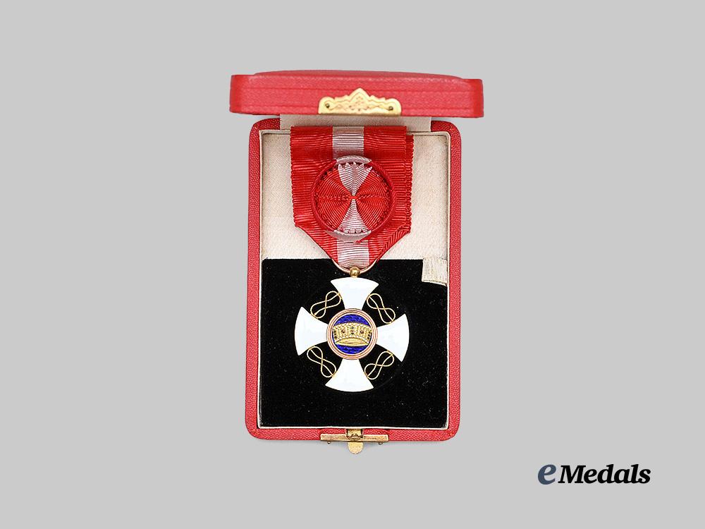 italy,_kingdom._an_order_of_the_crown,_officer_in_gold,_by_cravanzola_e_medals__e_u24715_3