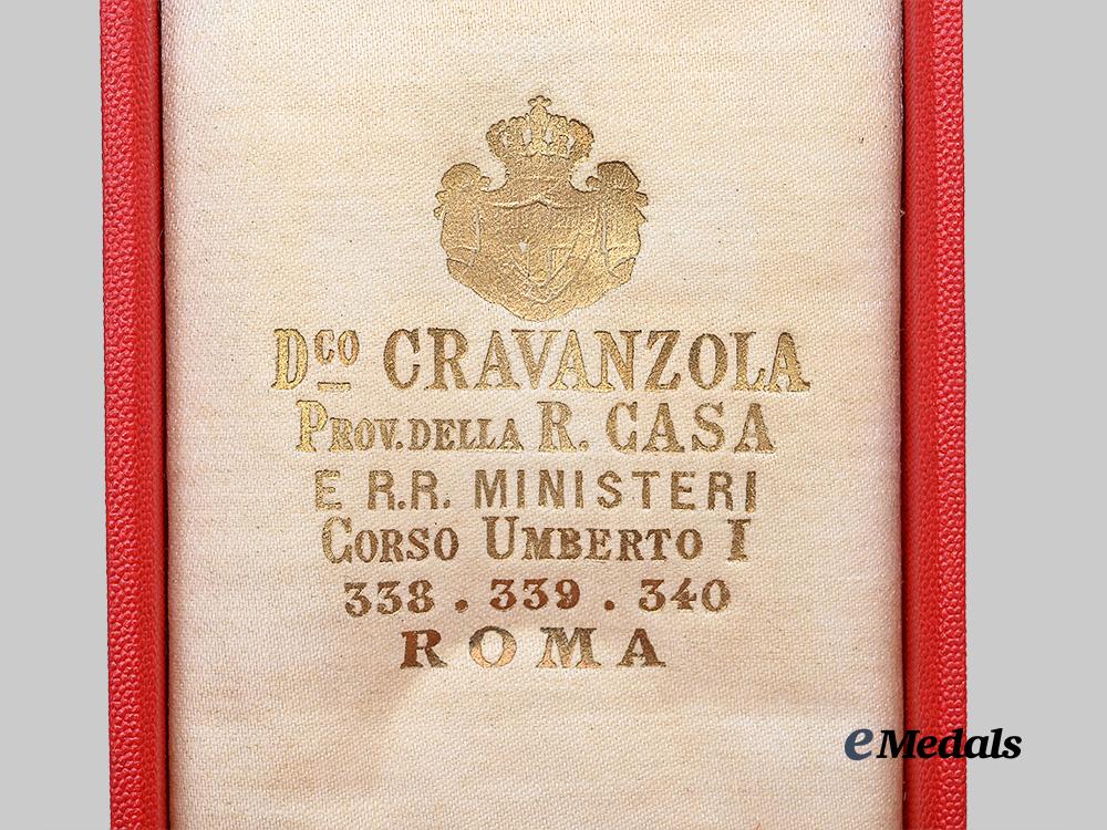 italy,_kingdom._an_order_of_the_crown,_officer_in_gold,_by_cravanzola_e_medals__e_u24715_4