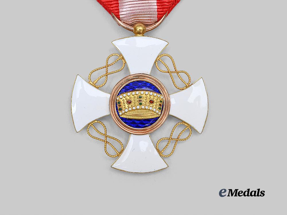 italy,_kingdom._an_order_of_the_crown,_officer_in_gold,_by_cravanzola_e_medals__e_u24715_7