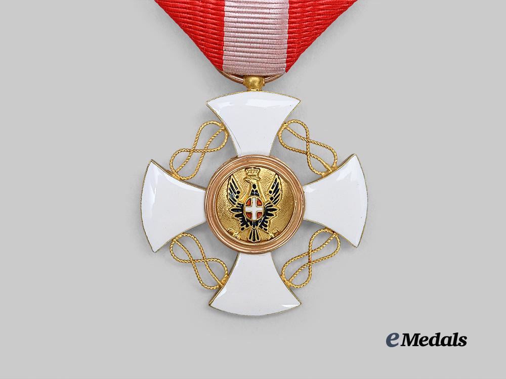 italy,_kingdom._an_order_of_the_crown,_officer_in_gold,_by_cravanzola_e_medals__e_u24715_9