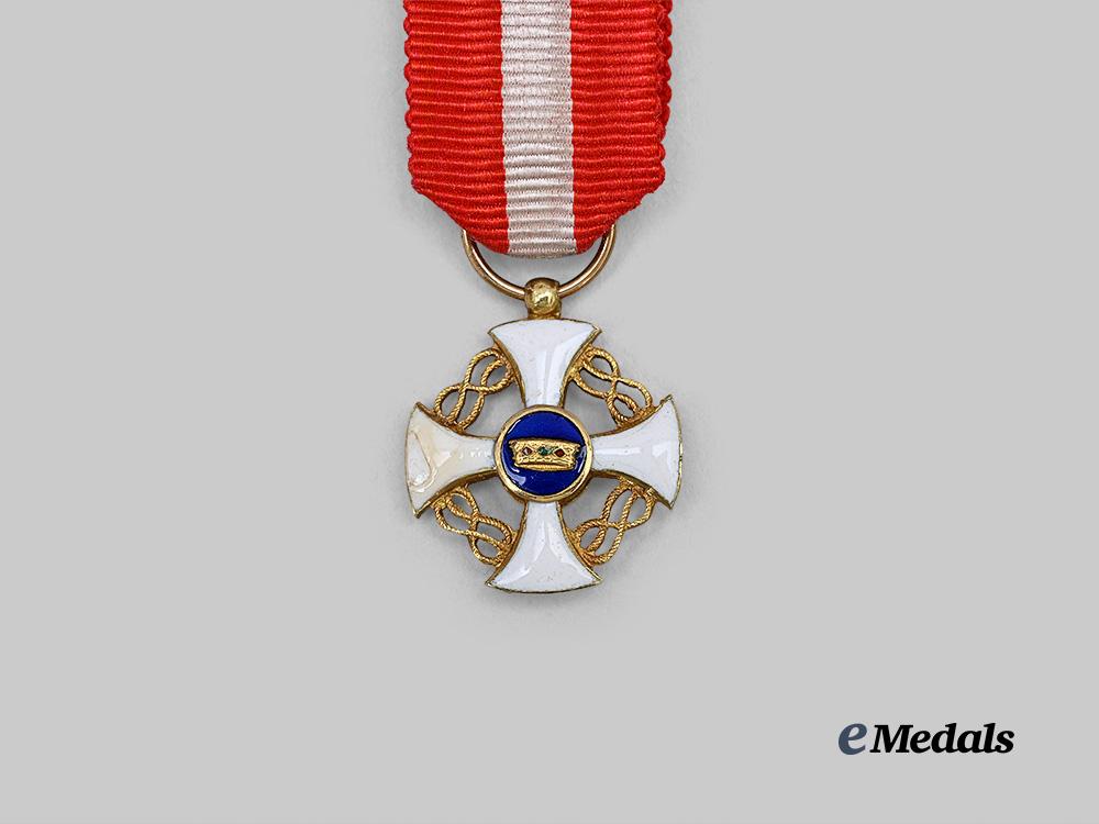 italy,_kingdom._an_order_of_the_crown,_commander_in_gold,_with_case_e_medals__e_u24745_12