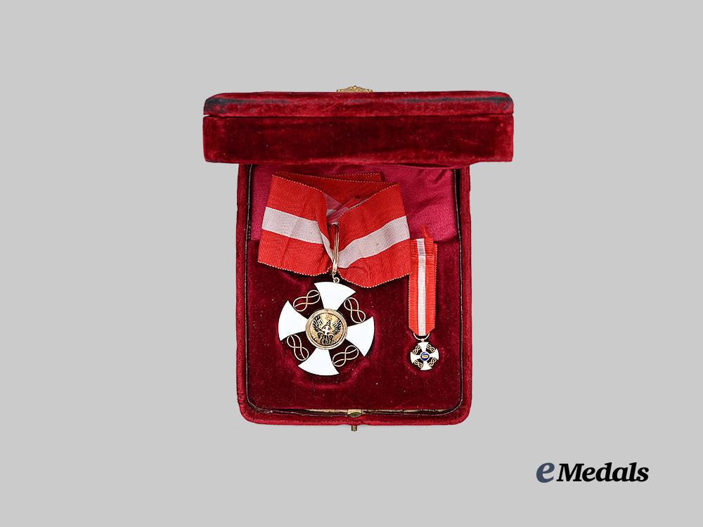 italy,_kingdom._an_order_of_the_crown,_commander_in_gold,_with_case_e_medals__e_u24745_3