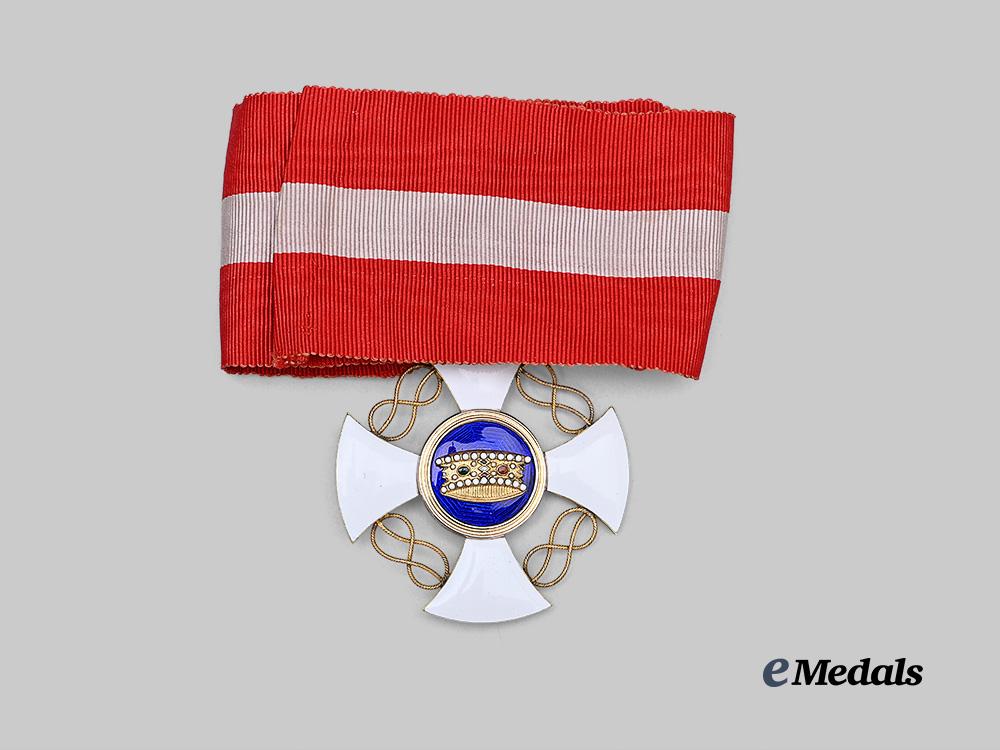 italy,_kingdom._an_order_of_the_crown,_commander_in_gold,_with_case_e_medals__e_u24745_7
