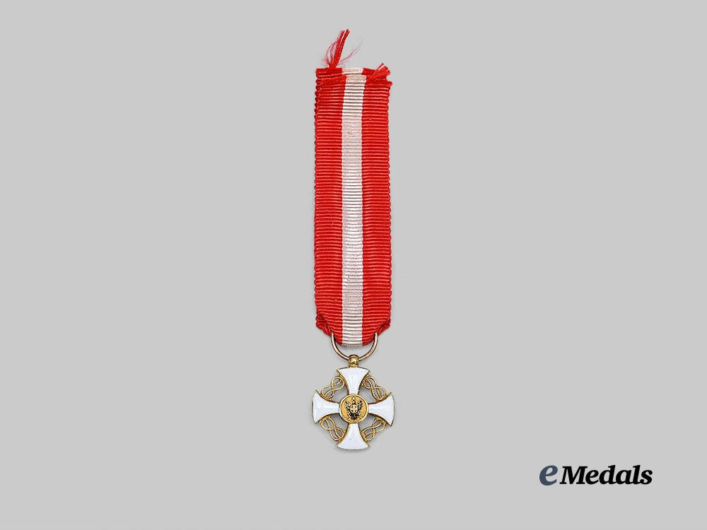 italy,_kingdom._an_order_of_the_crown,_commander_in_gold,_with_case_e_medals__e_u24745_9
