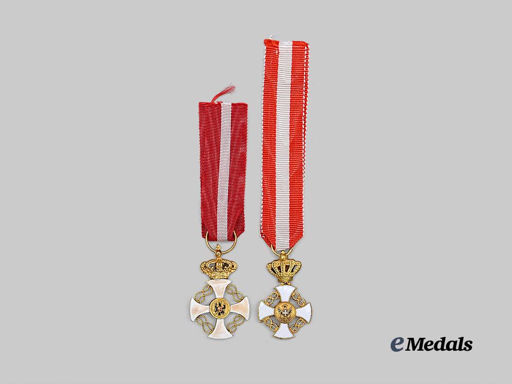 italy,_kingdom._an_order_of_the_crown,_commander_in_gold,_in_case_e_medals__e_u24751_11