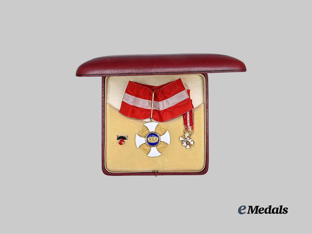 italy,_kingdom._an_order_of_the_crown,_commander_in_gold,_in_case_e_medals__e_u24751_3