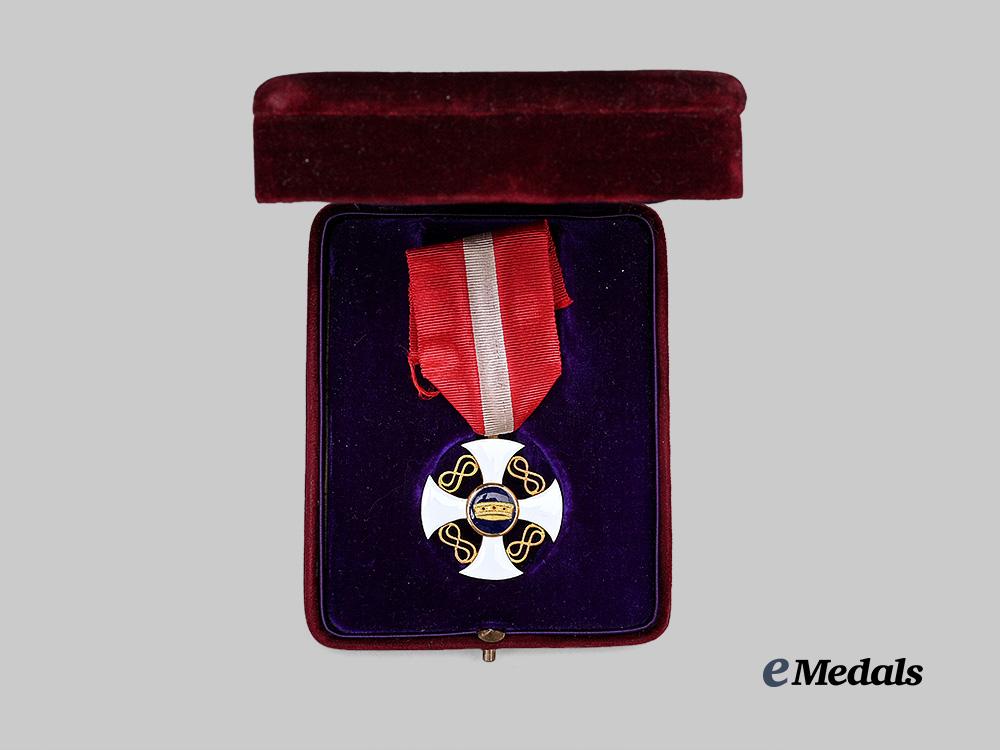 italy,_kingdom._an_order_of_the_crown,_knight_in_gold,_by_ivaldi_e_medals__e_u24752_4