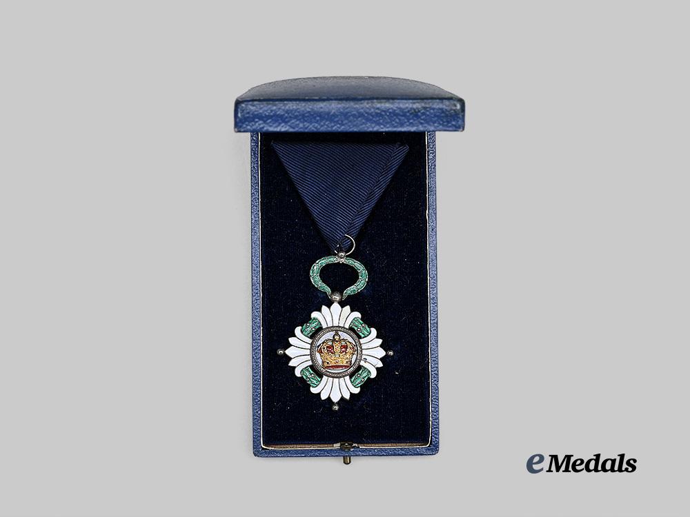 yugoslavia,_kingdom._an_order_of_the_yugoslav_crown_i_v_class_in_case._e_medals__e_u24758_3