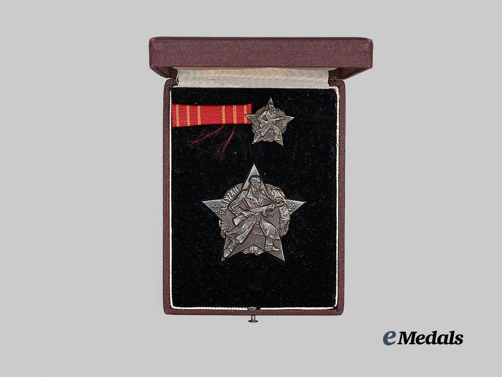 czechoslovakia._a_second_world_war_partisan_badge_group._e_medals__e_u24760_3