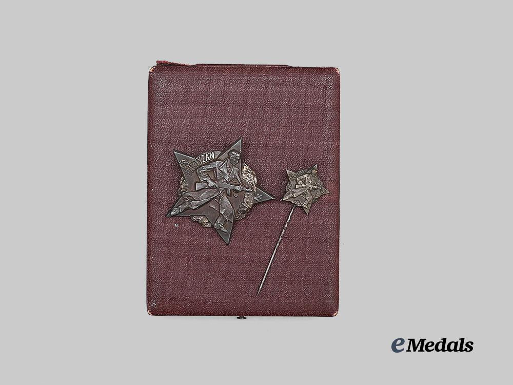 czechoslovakia._a_second_world_war_partisan_badge_group._e_medals__e_u24760_4