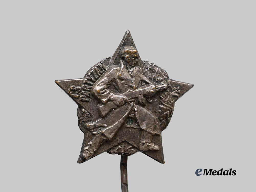 czechoslovakia._a_second_world_war_partisan_badge_group._e_medals__e_u24760_8