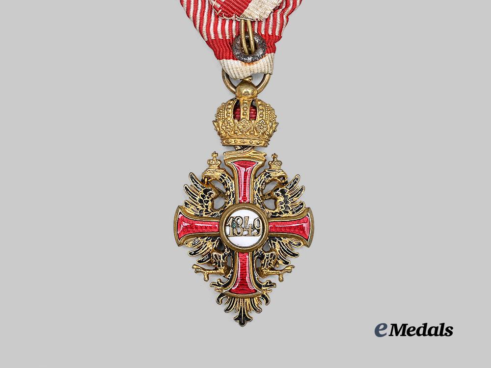 austria,_empire._order_of_franz_joseph_knight_with_war_decoration_and_swords._e_medals__e_u24761_9
