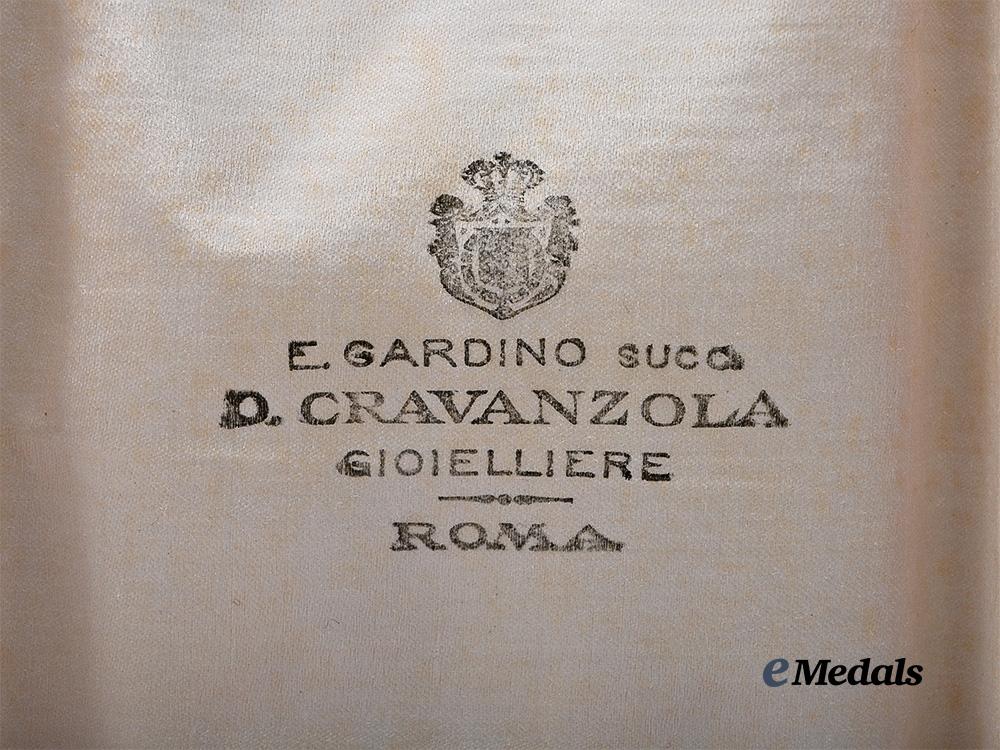 italy,_kingdom._an_order_of_the_crown,_grand_officer_set_in_gold,_by_cravanzola_e_medals__e_u24765_4