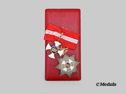 italy,_kingdom._an_order_of_the_crown,_grand_officer_set_in_gold,_by_cravanzola_e_medals__e_u24765_5
