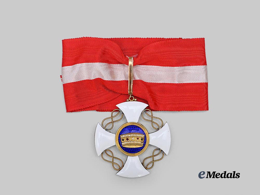 italy,_kingdom._an_order_of_the_crown,_grand_officer_set_in_gold,_by_cravanzola_e_medals__e_u24765_7