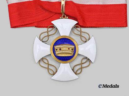 italy,_kingdom._an_order_of_the_crown,_grand_officer_set_in_gold,_by_cravanzola_e_medals__e_u24765_8