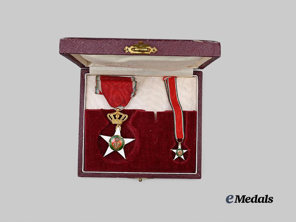 italy,_kingdom._an_order_of_the_crown,_commander_in_gold,_in_case_e_medals__e_u24768_3