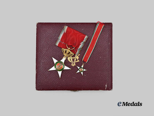 italy,_kingdom._an_order_of_the_crown,_commander_in_gold,_in_case_e_medals__e_u24768_4