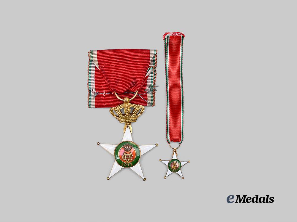 italy,_kingdom._an_order_of_the_crown,_commander_in_gold,_in_case_e_medals__e_u24768_5